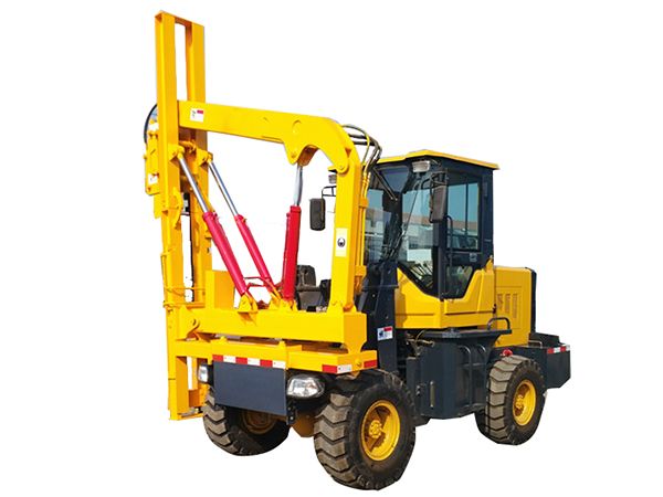 公路護(hù)欄打樁機(jī)的注意事項(xiàng)