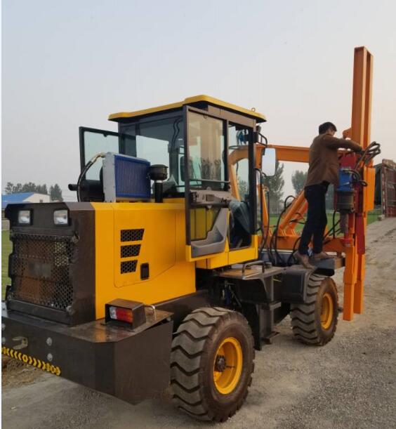 2018年11月9號(hào)宏潤鏟車式護(hù)欄打樁機(jī)發(fā)往陜西渭南