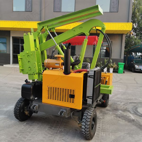 公路護(hù)欄液壓打樁機的注意事項