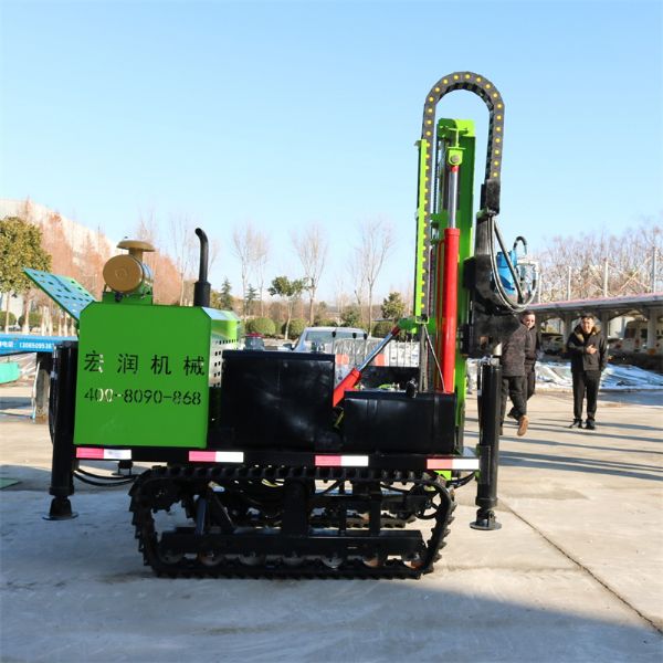 澳大利亞的客戶代專程到訪了宏潤(rùn)機(jī)械，對(duì)公司的潛孔鉆機(jī)產(chǎn)品進(jìn)行了深入細(xì)致的考察